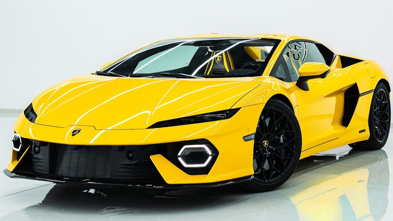 Lamborghini Temerario 2026 года — обзор звука выхлопа, интерьера и экстерьера