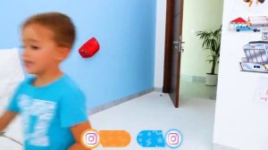 Влад и Никита играют с мамой   Веселые истории для детей