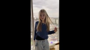 Молодая девушка, новый клип.