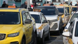 В России за полтора года втрое выросло количество нелегальных чатов такси