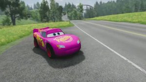 МАШИНКИ Молния Маквин на Грузовике 🏎️ Огромная ЯМА Против Тачек 💥 КРАШ ТЕСТ