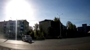 Справа подрезает мотик