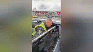 Бусификация ногами вперед в Киеве. Затолкали в бус и уехали с ногами жертвы торчащими из открытых дв
