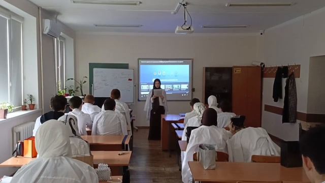 Студенты группы 1-26 разобрали «Дорожную ловушку» на интерактивном классном часе. 🚘