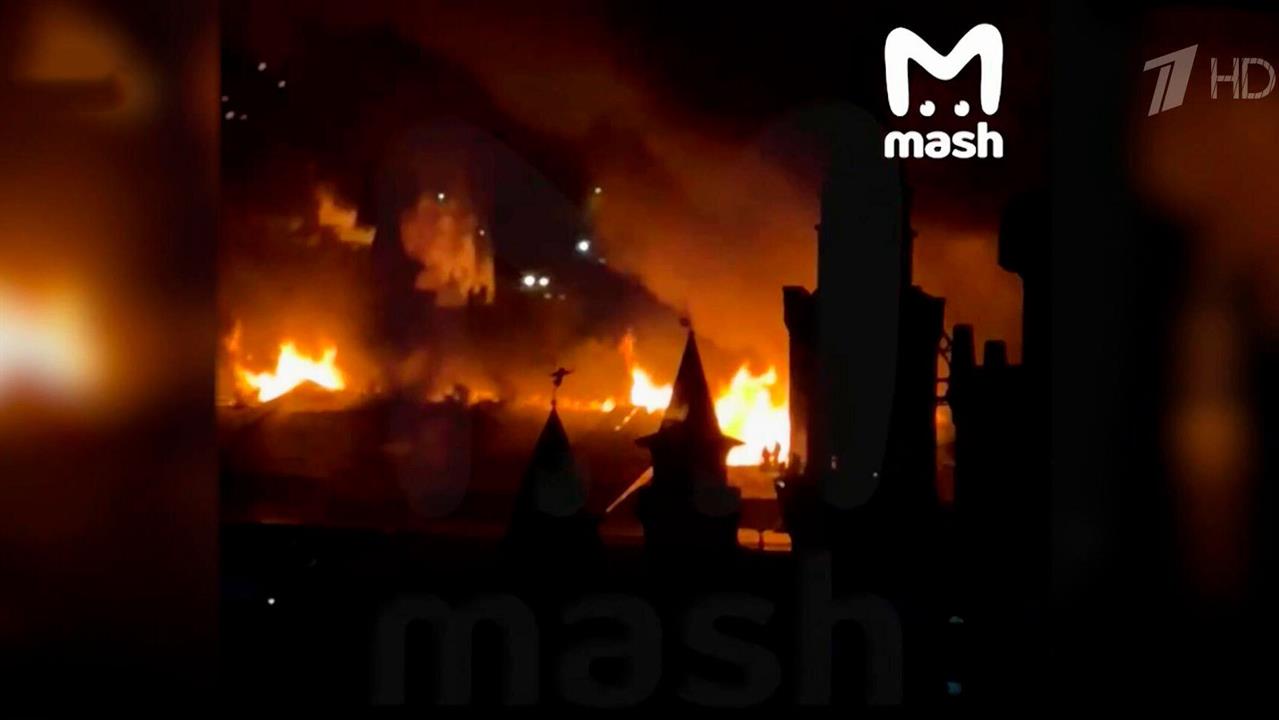 Крупный пожар ночью полыхал в Москве рядом с Измайловским Кремлем