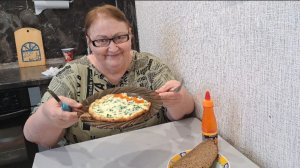 Проснулась... Одна... Только кот рядом... Ужин в одиночестве...