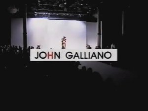Показ женской коллекции John Galliano весна-лето 1993. Часть 1.