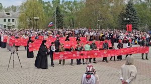 Завершением стала торжественная колонна духовенства и верующих во главе с епископом Гурием