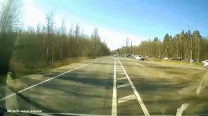 Скорая помощь улетела с дороги после ДТП в Белоострове.
