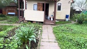 Дачные работы не заканчиваются 🌱☀️ Сегодня в программе: трава, и незаменимый помощник Юра