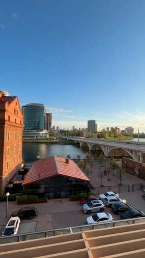 Вид из квартиры на набережную