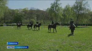 Всадники со всего Северного Кавказа собрались  парке Победы в Ставрополе