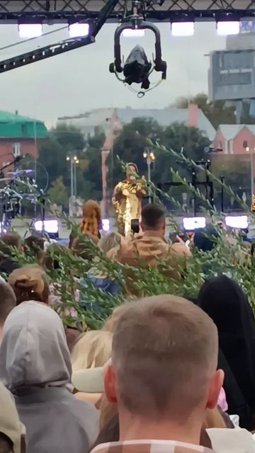 Буланова, на канале услуги от специалистов, прочтите описание к видео, это один день в Москве,