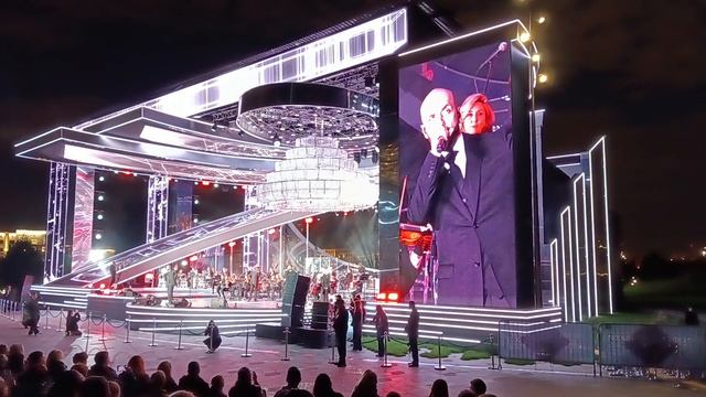 Музыка, рэп, на канале услуги от специалистов, прочтите описание к видео, это один день в Москве,