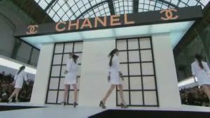 Показ женской коллекции Chanel весна-лето 2007