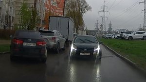 Гордая птица на черной Camry )