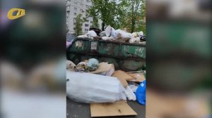 ЖИТЕЛИ 12-ГО МИКРОРАЙОНА ПОЖАЛОВАЛИСЬ НА НЕСВОЕВРЕМЕННЫЙ ВЫВОЗ МУСОРА