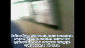 Тотально-слепая женщина целенаправленно находит ключ, висящий на стене коридора.