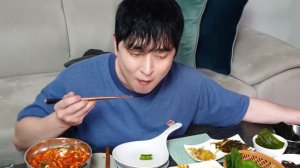 Мукбанг. Китайцы едят на камеру. 🍣 большой сет