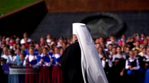 Более 800 юных хористов со всей страны исполнили у подножия Ржевского мемориала песни Победы