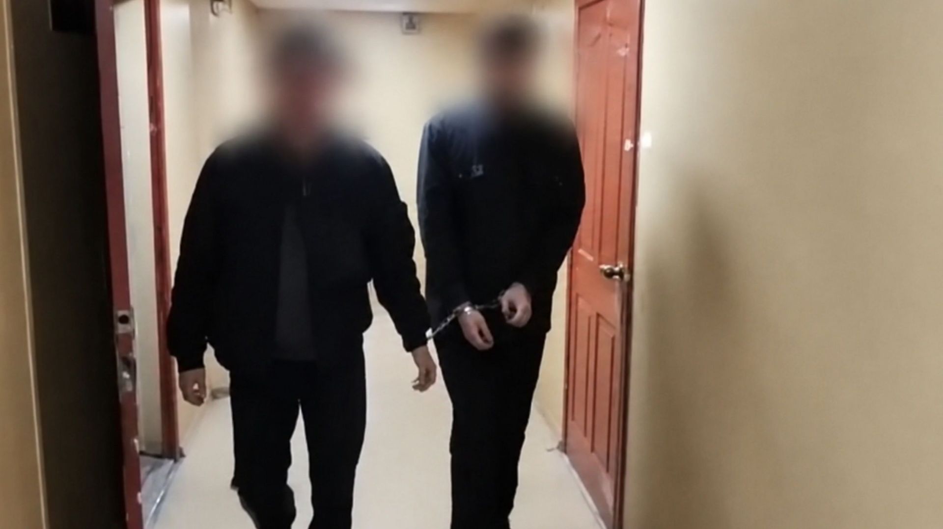 Курьер телефонных мошенников задержан при попытке забрать миллион рублей у пенсионерки в Иркутске