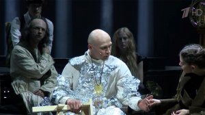 В МХТ имени Чехова прошла премьера спектакля «Гамлет» с Юрой Борисовым.