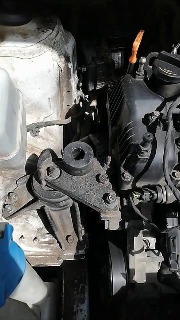 Замена трубки кондиционера в автомобиле Хендай Ix35 дизель 2.0 л