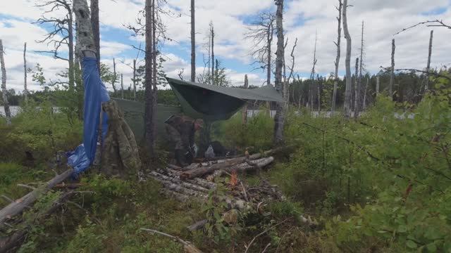 В этой глуши никто не рыбачил. Нашёл озеро с огромными щуками смотреть онлайн
