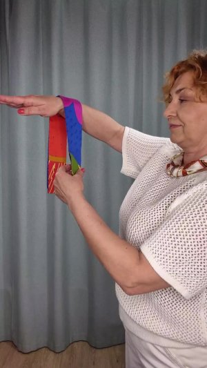 Платочная библиотека 14.05.26: три способа сделать браслет из шёлковой ленты твилли. Шёлк Малберри.