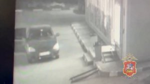 Молодые люди в Раменском украли церковный ящик для пожертвований с заправки.