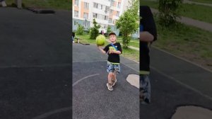 Мы любим баскетбол? Играем с Лимонадиком и Лаймиком в баскетбол!