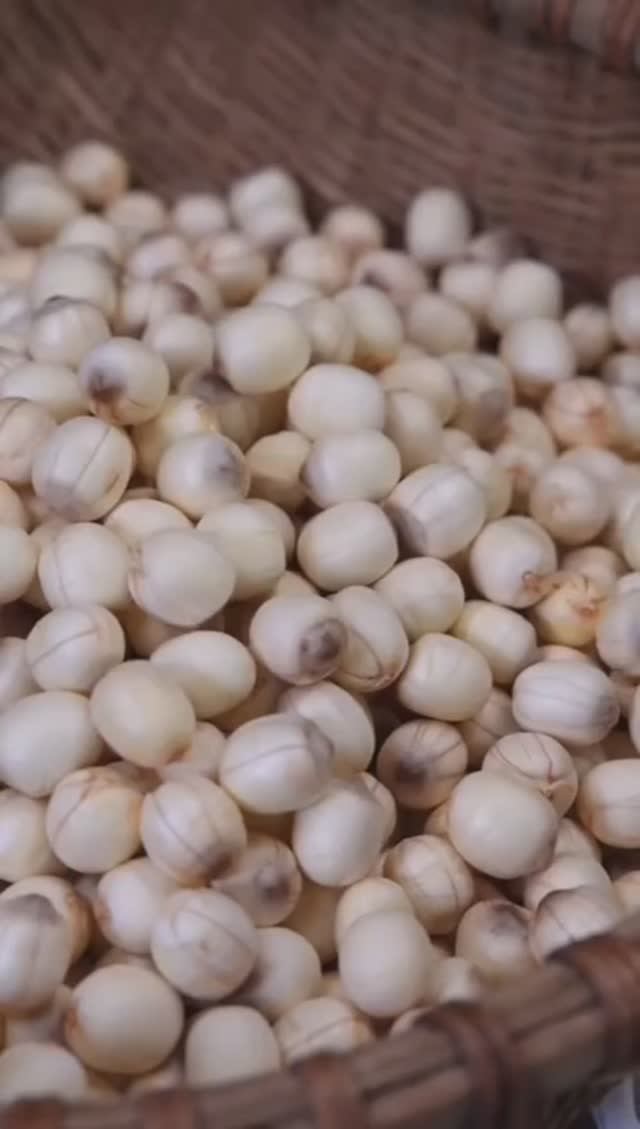 Сладкие рисовые шарики с пастой из лотоса.