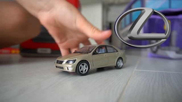 Марк изучает более 100 автомобильных брендов — видеоподборка.