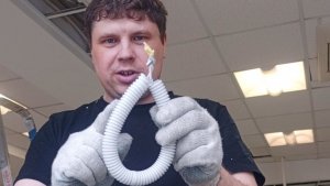 Один в поле электрик: кабель в гофре за потолком Армстронг своими силами