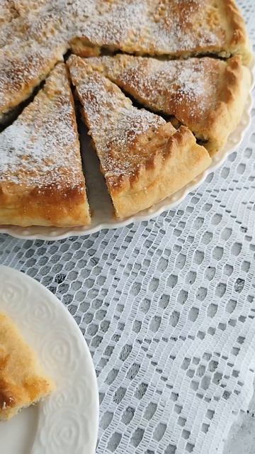 Пирог с щавелем и яблоками