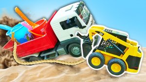 Трактор ищет формочки, а грузовик застрял в яме! 🚜 Как его вытащить? 🕳️🚛