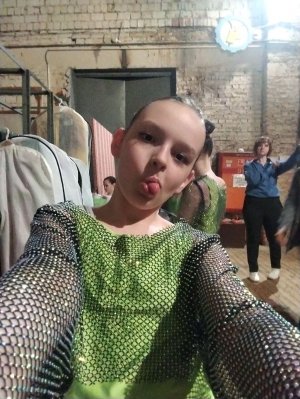 открываю показ и подарок и диплом за окончание сырской сестёр Фоминых за год