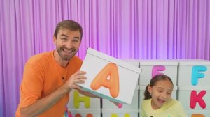 Настя и с друзьями учат забавный алфавит