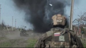Робот «Курьер» помогает бойцам обезвреживать мины и фугасы в недавно освобождённых сёлах в ДНР

Гусе