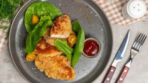 Стейк из курицы в сырно-сухарной панировке