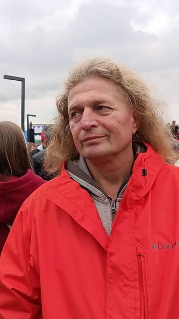 Буланова, на канале услуги от специалистов, прочтите описание к видео, это один день в Москве,