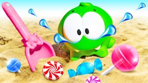Ам Ням и экскаватор ищут конфеты в песочнице! 🍬 Развивающее видео с Om Nom 🚜🎁