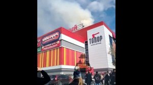 Пожар в ТРЦ «Праздничный» в Барнауле