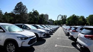 Ведомства Кыргызстана получили более 100 служебных автомобилей