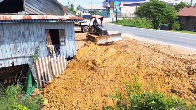 Great New Landfill Project! Bulldozer Pushing Soil into Deep Pond Area смотреть онлайн
