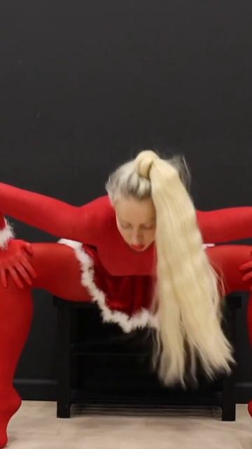 Christmas Outfit and Vibes #stretching #yoga #short #shorts #hotyoga смотреть онлайн