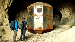 На Алтае в скале найдена дверь ведущую в другой мир