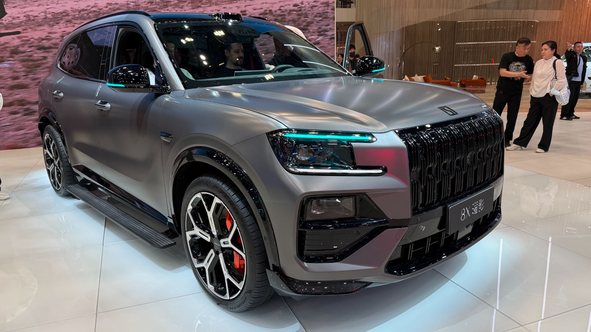 ZEEKR 8X | Семейный SUV с 1400 л.с. и 1 400+ км запаса хода смотреть онлайн
