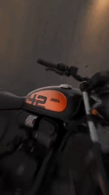 Jawa 42 FJ - новая модель Jawa, идеальный современный городской мотоцикл