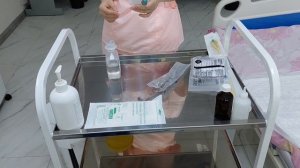 Проведение постановки постоянного мочевого катетера Фолея женщине